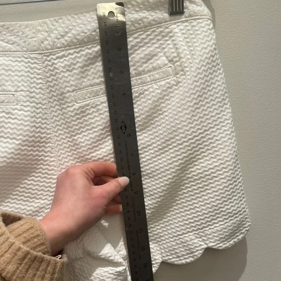 Lilly Pulitzer Bottoms | Women 5" Buttercup Scallop Hem Short Size 6 - Picture 8 of 9